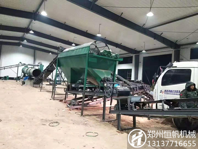 吉林四平年產(chǎn)2萬(wàn)噸雞糞有機(jī)肥生產(chǎn)線安裝調(diào)試(圖4) 有機(jī)肥生產(chǎn)設(shè)備