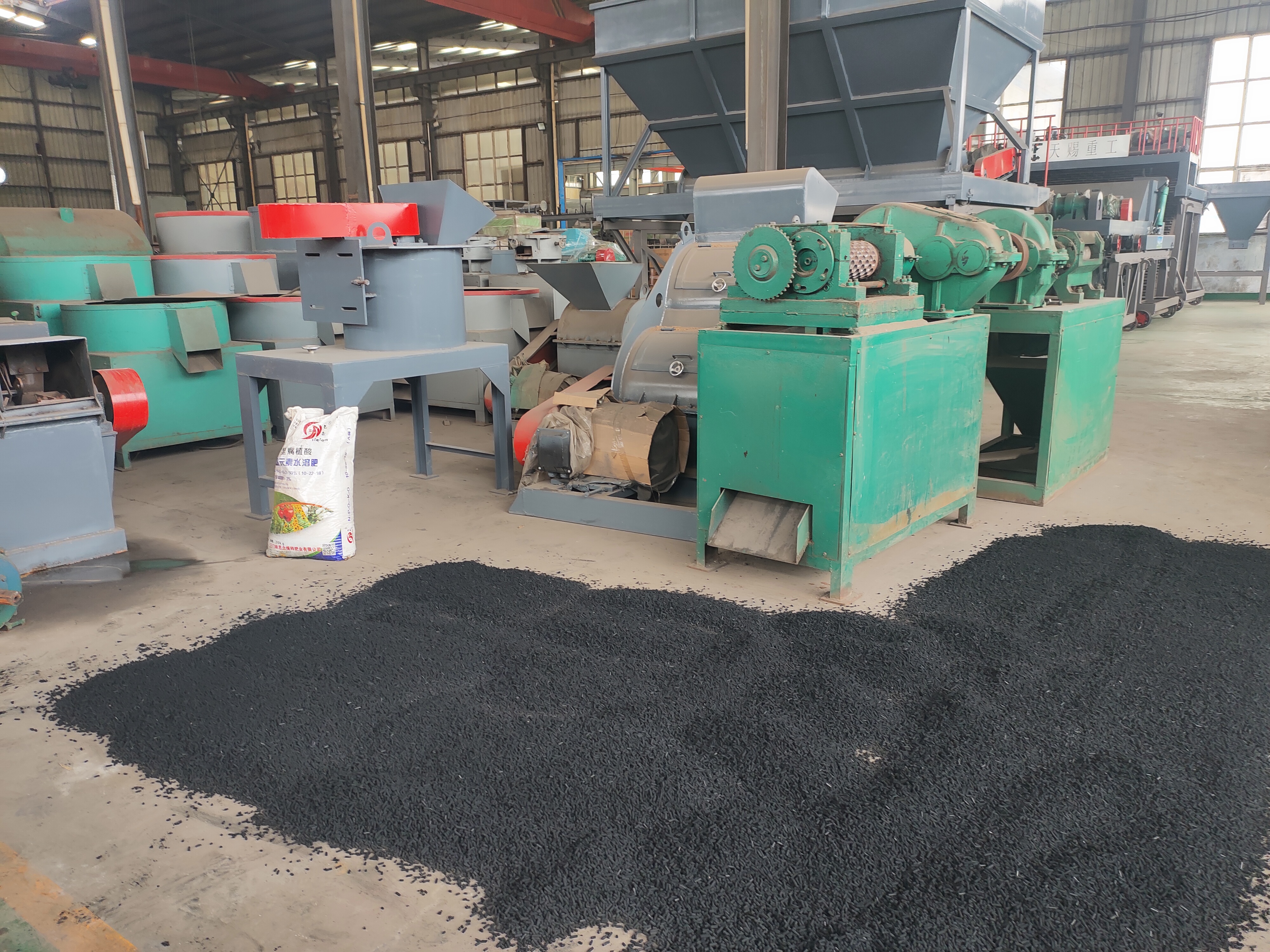 雞糞的發(fā)酵效率怎么提高呢？(圖1)