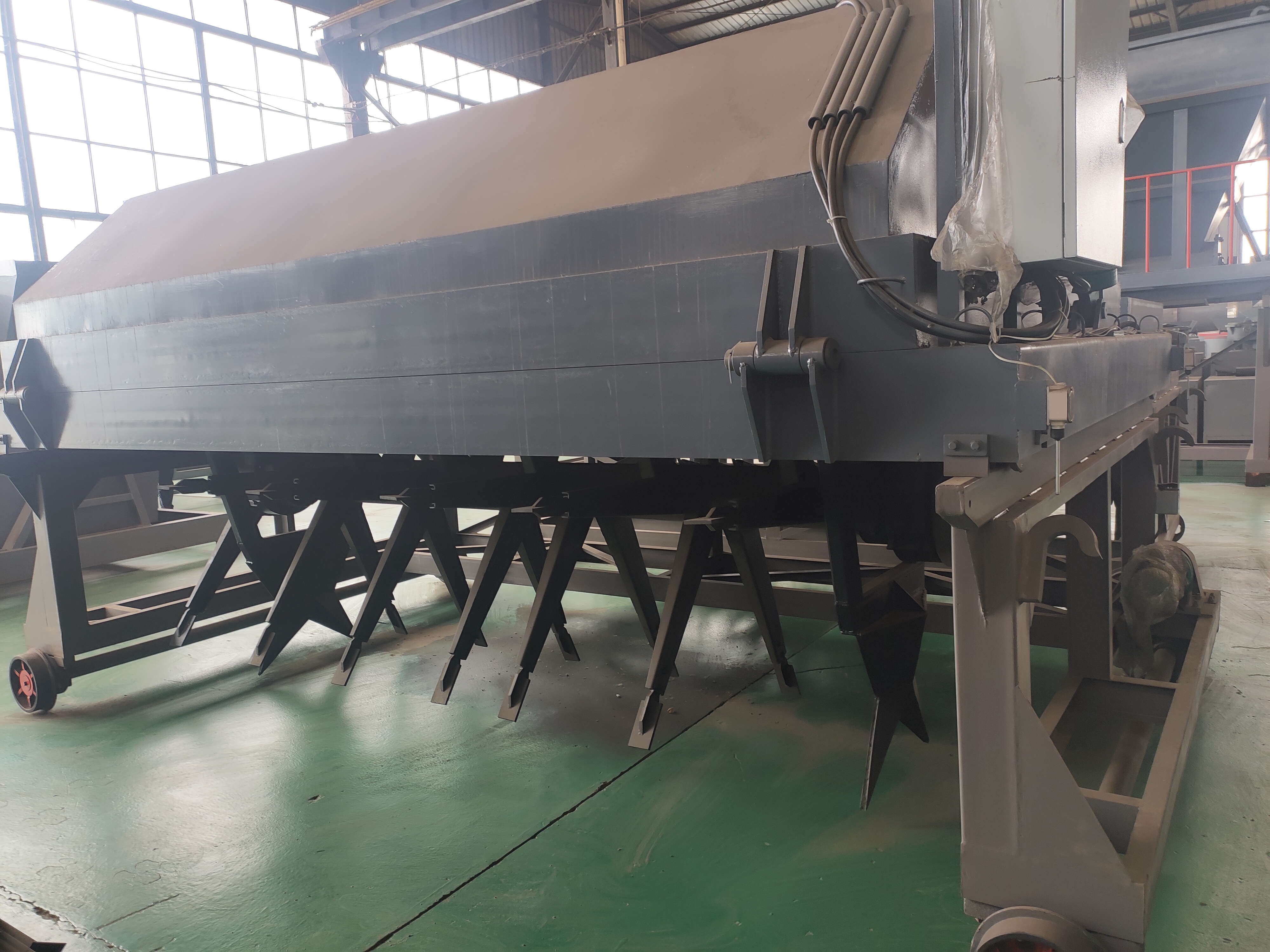 一般建議使用動物糞便。有機(jī)質(zhì)含量越，效果就越好，這是真的嗎？(圖1)