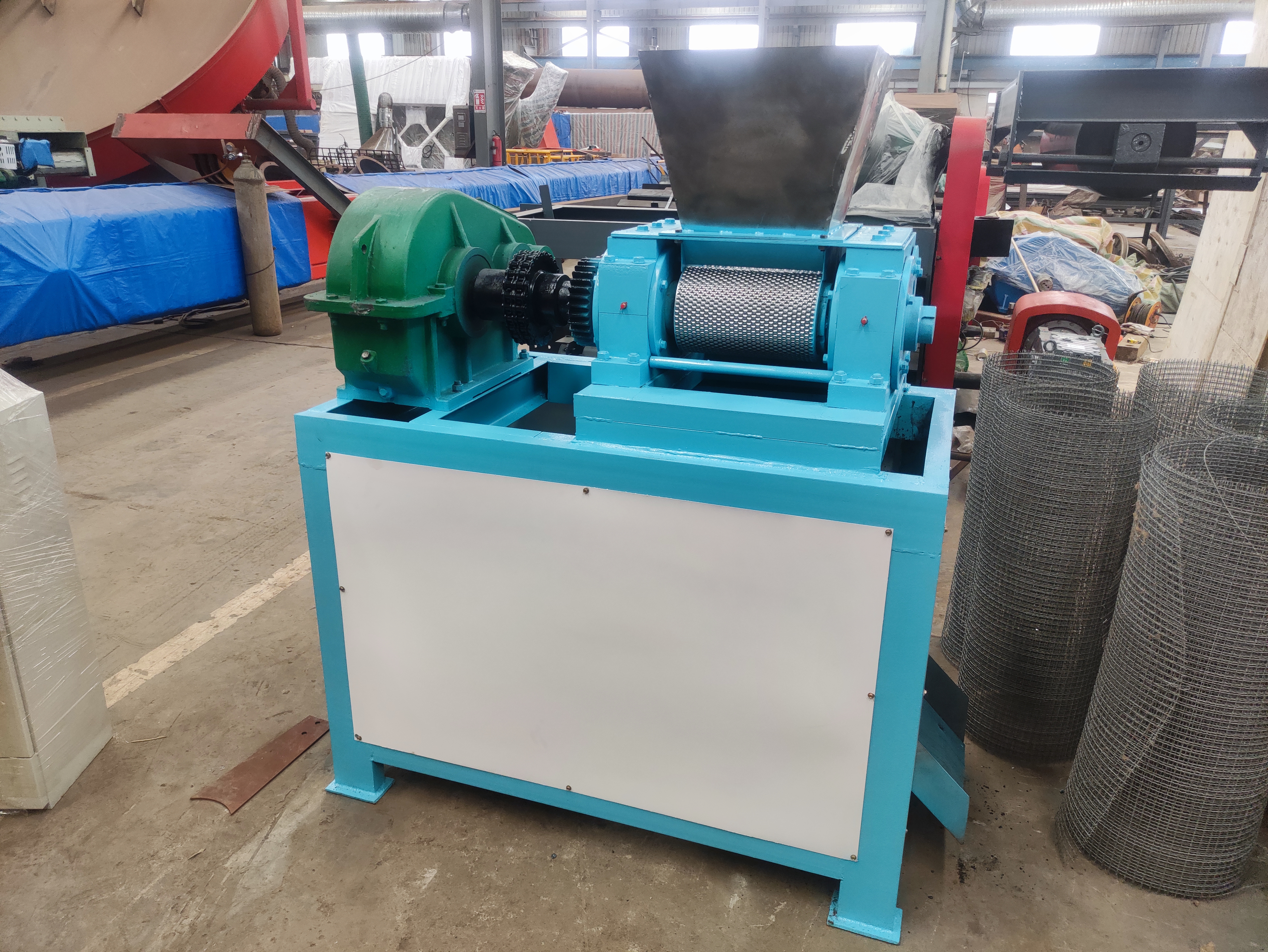  有機(jī)肥造粒機(jī)在使用和操作時有哪些注意事項？(圖1)